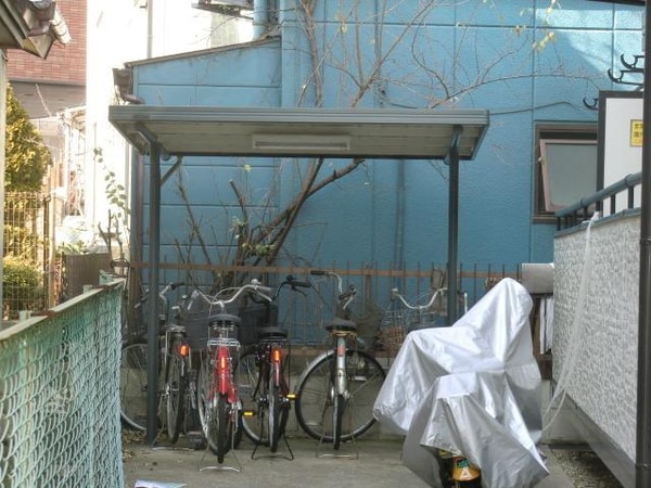 駐車場(屋根付駐輪場です)