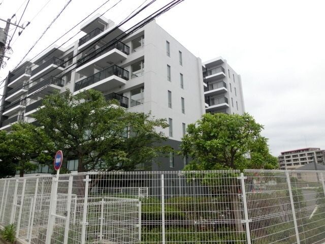 物件外観写真1　(安心のＲＣマンション)