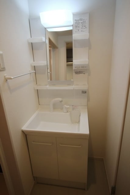 物件内観写真5　(独立洗面台)