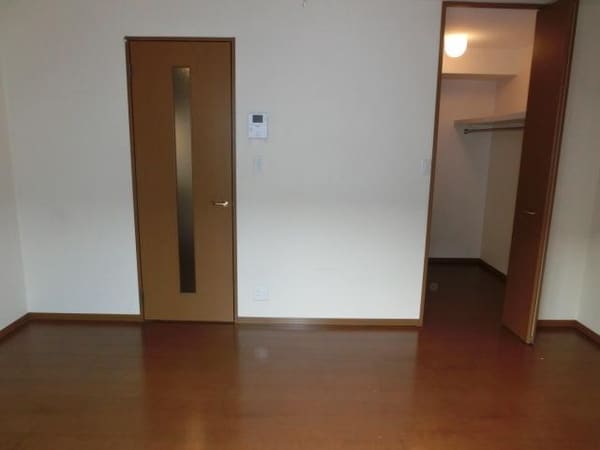 その他室内・内装(バルコニーから見た居室)