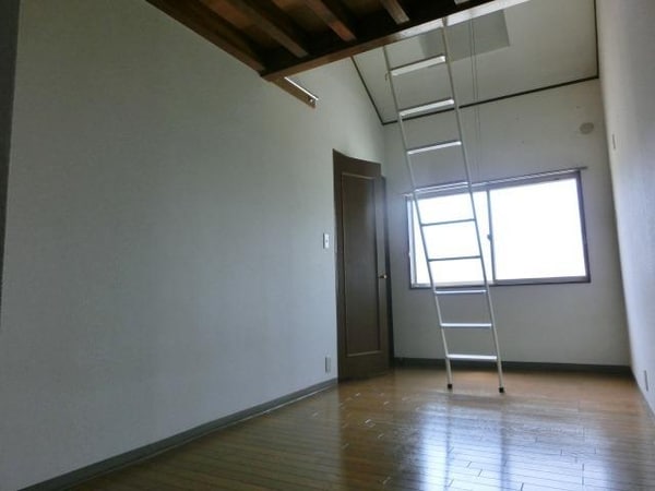 その他室内・内装(天井が高く明るい室内です)