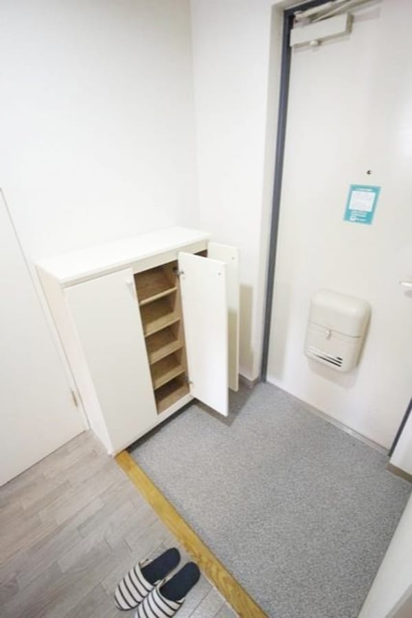 玄関(シューズＢＯＸ完備)