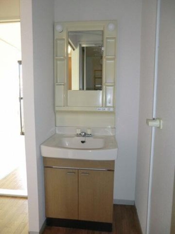 洗面(独立の洗面化粧台です)