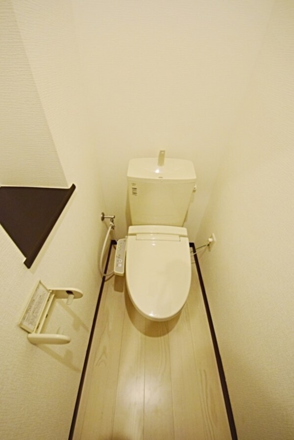 トイレ(ウォシュレット付き)