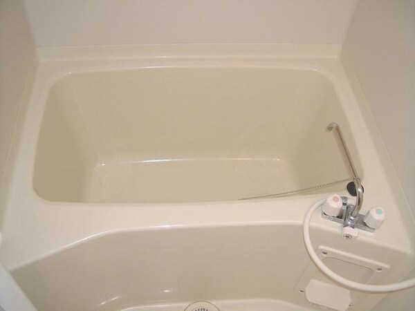 バス／シャワールーム等(キレイな浴槽です)