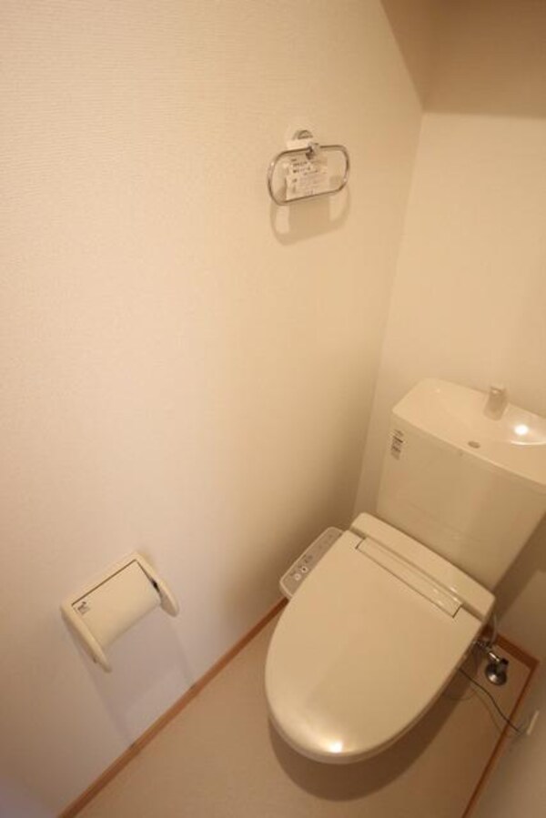 トイレ(ウォシュレット完備)