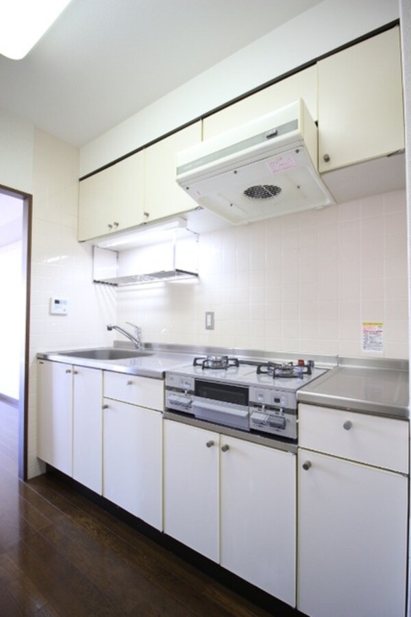 キッチン(大型のシステムキッチン)