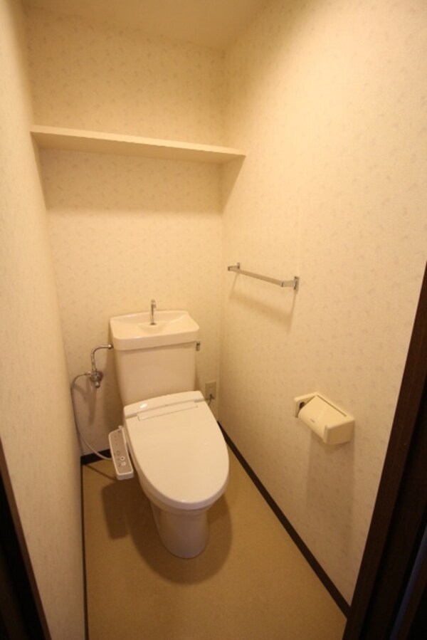 トイレ(嬉しいウォッシュレット完備)