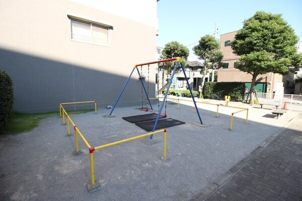 その他(敷地内にある遊び場)