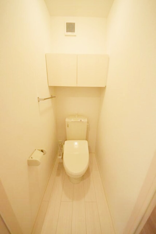 トイレ(同型モデル参考写真となります。)