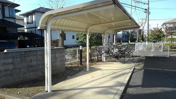 その他(屋根付き駐輪場完備)