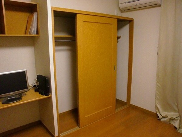 その他室内・内装(衣類がたくさん掛けられる２面クローゼット)