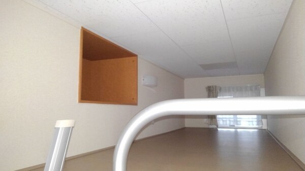 その他室内・内装(ロフト上の様子。)