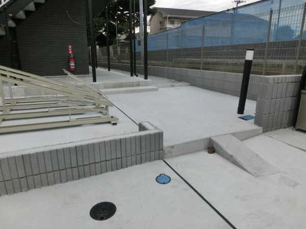 エントランス(建物入口部分です)