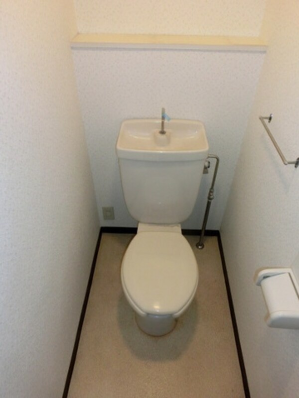 トイレ(清潔感のあるトイレルーム)