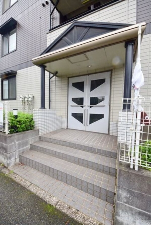 エントランス(イメージ。別号室写真。)