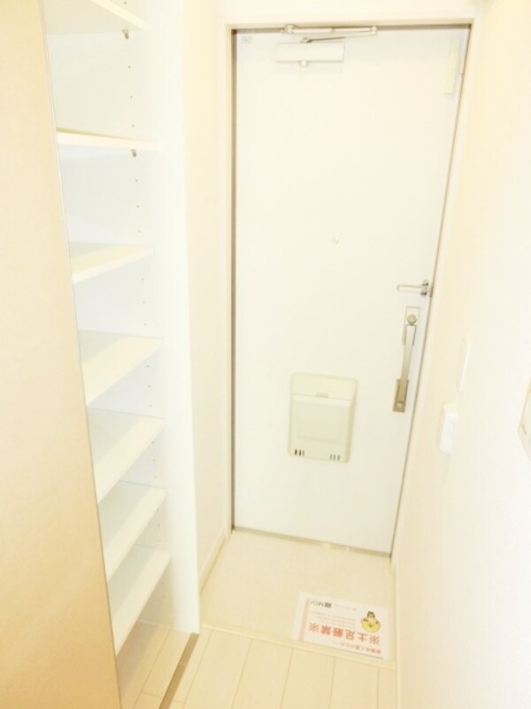 玄関(お部屋探しは【タウンハウジング千葉店】にお任せ下さい♪)