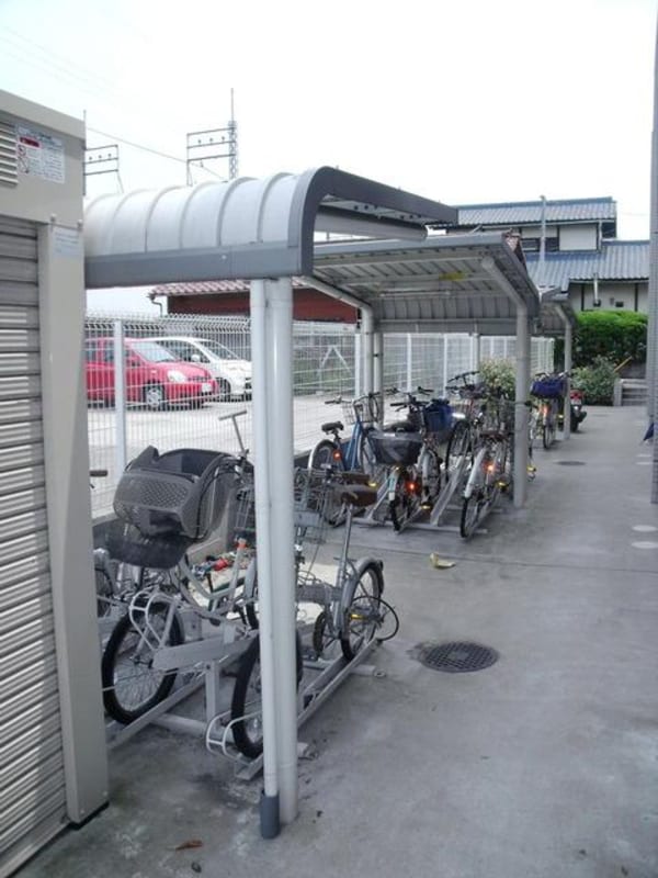 共有部分(敷地内屋根付き駐輪場)