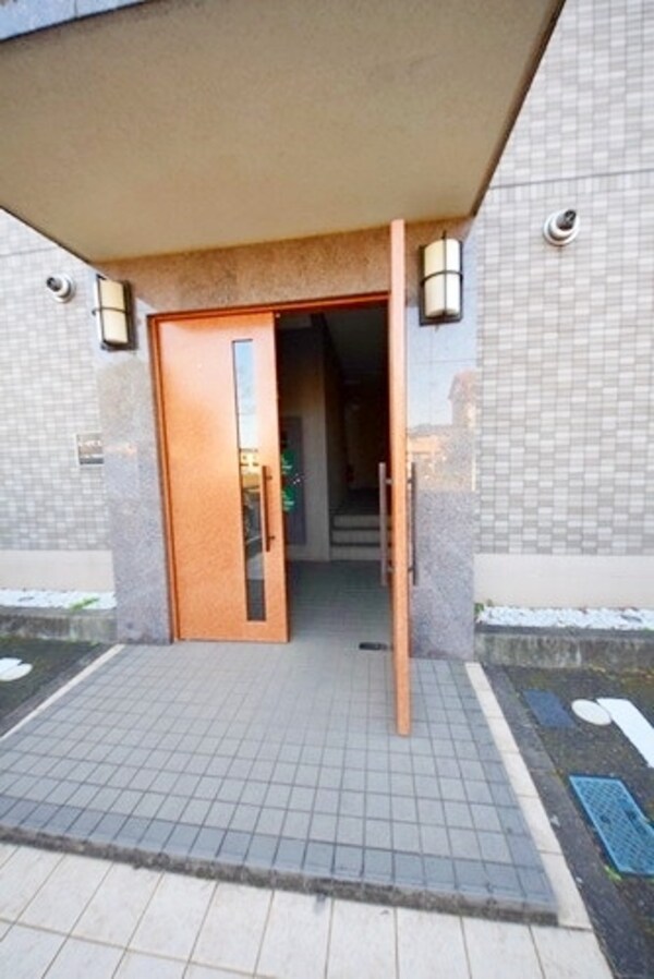 エントランス(お部屋探しは【タウンハウジング千葉店】にお任せ下さい♪)