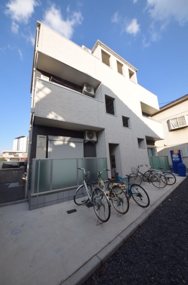 外観(人気の角部屋です)