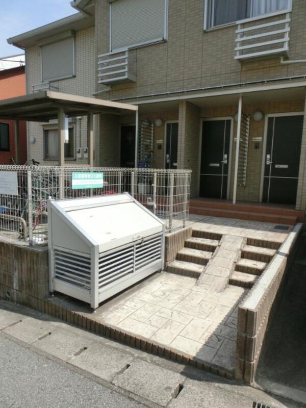 エントランス(お問合せはタウンハウジングまで！※現地待合わせ相談可能)