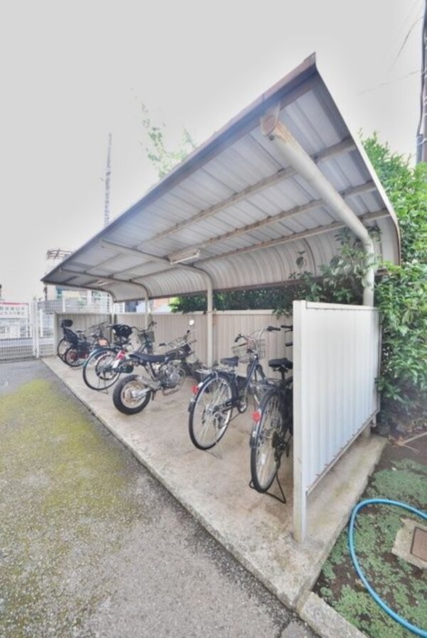 共有部分(屋根付きの駐輪場)