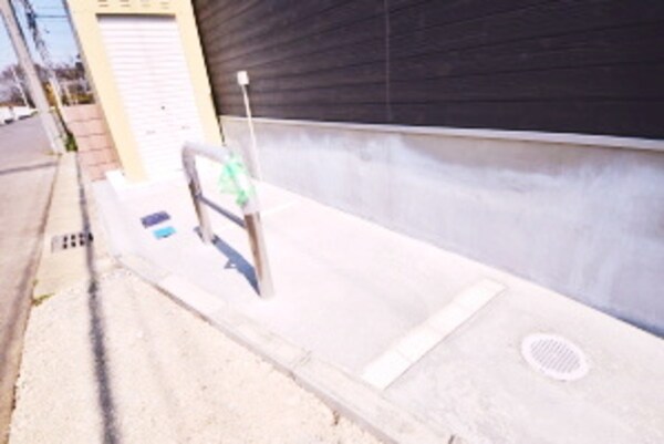 駐車場(月2,160円のバイク置き場あり　1台先行契約順)