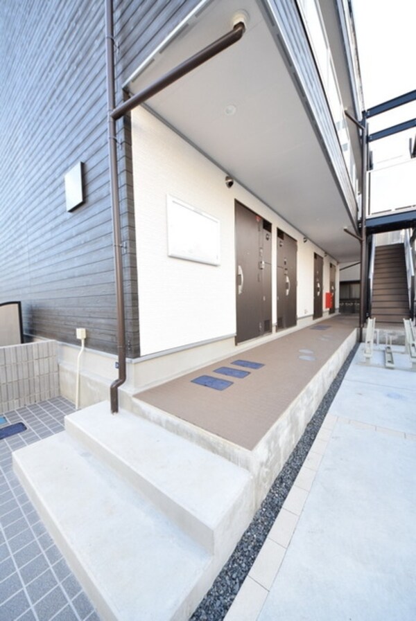 エントランス(建物入口部分です)