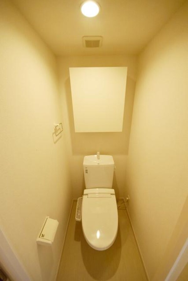 トイレ(収納棚あり　洗浄機能付き　お部屋探しはタウンハウジング稲毛…)