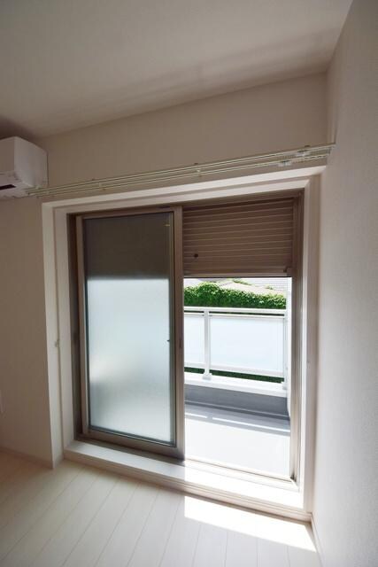 物件内観写真4　(シャッター雨戸付)