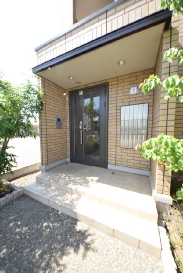 エントランス(お問合せはタウンハウジングまで！※現地待合わせ相談可能)