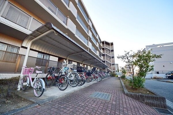 共有部分(屋根付き駐輪場)