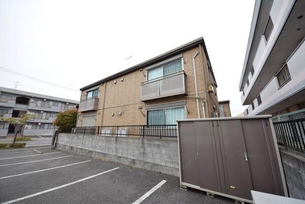 外観(高台に立地で女性にも安心です)