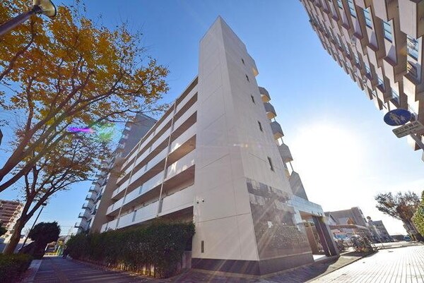 外観(背面には遊歩道がありお子様にも安心の環境)