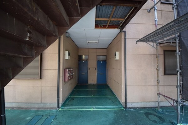 エントランス(外壁工事中)