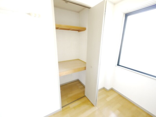 設備(収納は２間分あります)