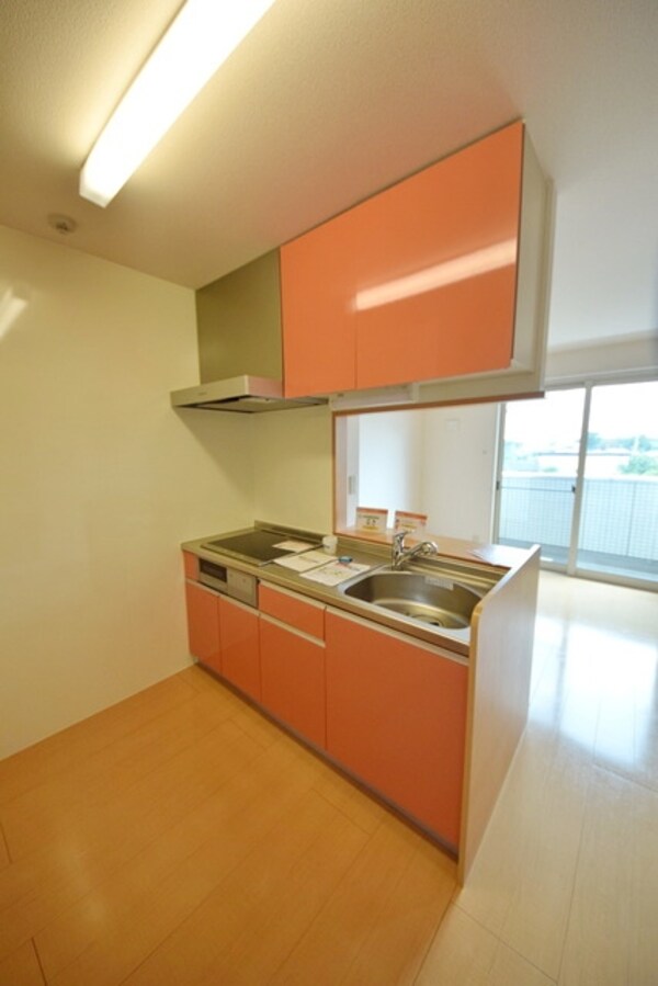 キッチン(同物件他号室の写真です)