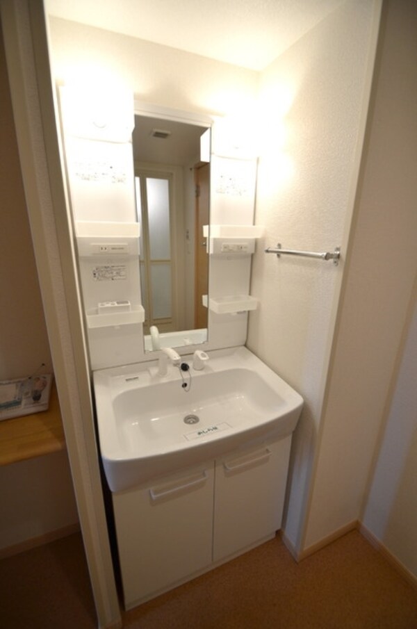 洗面(別のお部屋の写真になります)