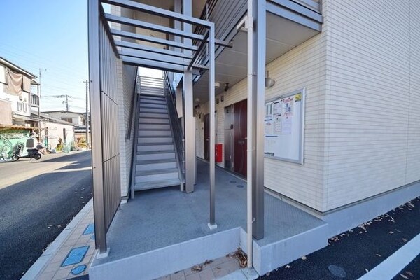 エントランス(駐車場側入り口)