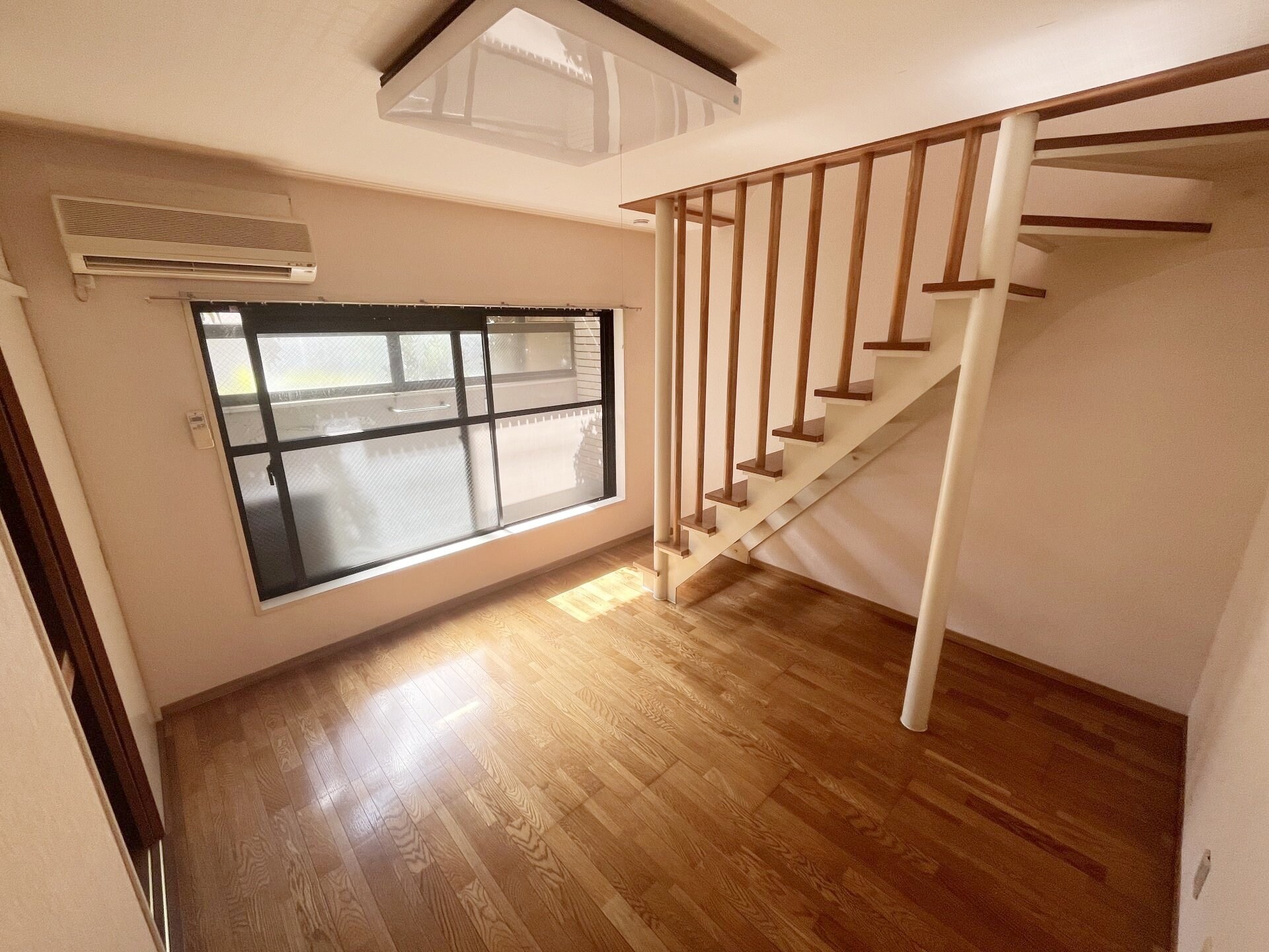 物件内観写真3　(リビング/居室)