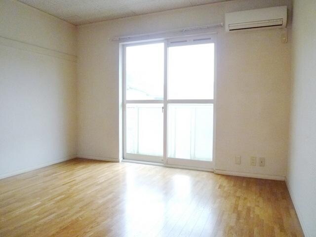 物件内観写真2　(★日当たりポカポカです★)