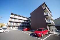 レオパレス新座サンハイツの外観写真