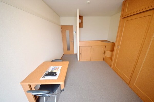 リビング・居室(明るい室内空間)