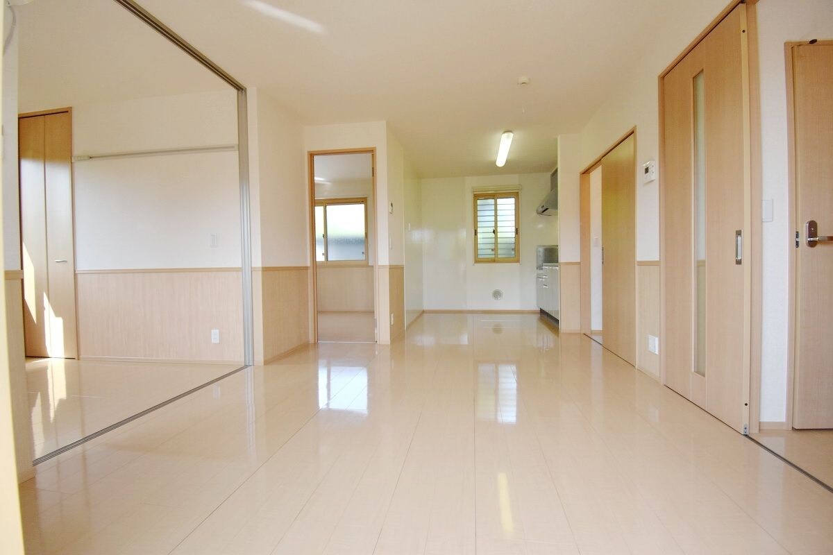 物件内観写真2　(リビング/居室)