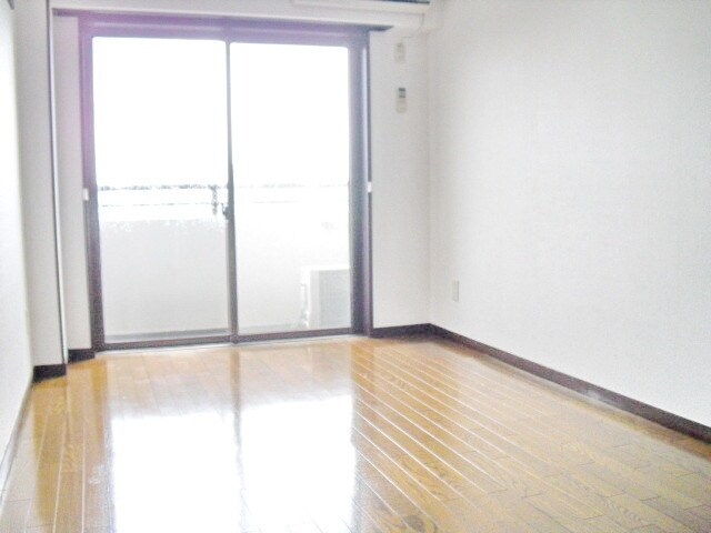 物件内観写真2　(★洋室7.5帖★)