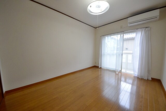 物件内観写真2　(★居室★)