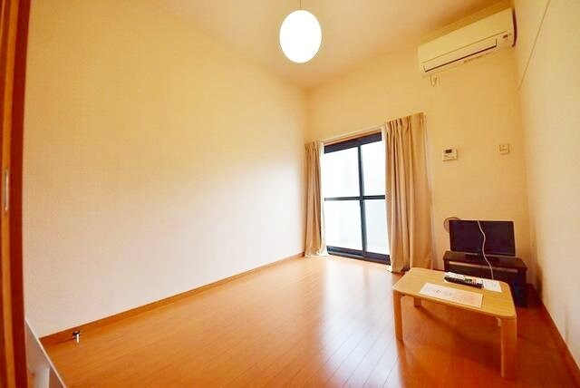 物件内観写真4　(居室)