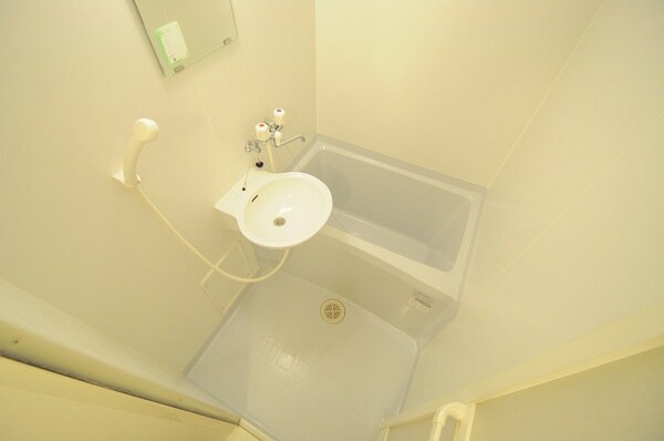 バス／シャワールーム等(仕様・設備は現況と異なる場合があります（現況優先）)