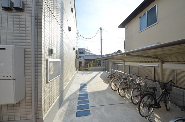 エントランス(外観・周辺部分)