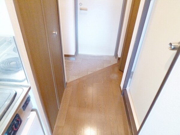 眺望(★左は収納・右奥は扉付き洗濯機置場★)